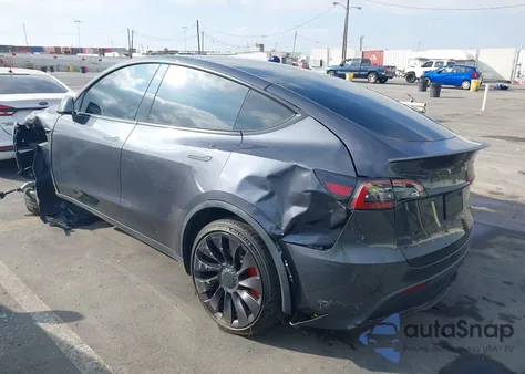 2022 Tesla Model Y Performance Dual Motor All-Wheel Drive z USA, uszkodzony, nr VIN 7SAYGDEF3NF336224